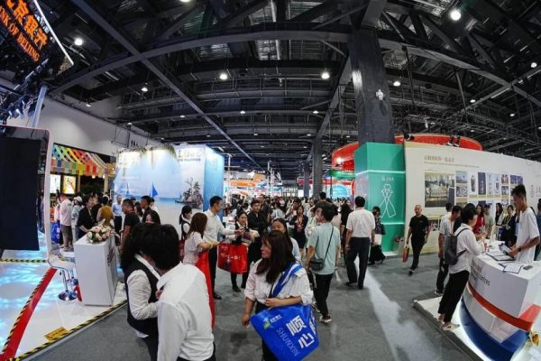 最大配资官网 首日客流10万+！首钢园“会展小镇”打卡成热潮