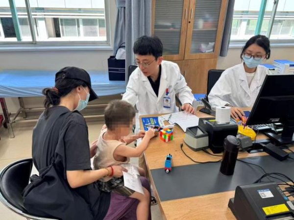 炒股配资专业网 接诊数例！杭州母子患“怪病”：大片红斑、一抓脱皮，“元凶”竟是消毒液